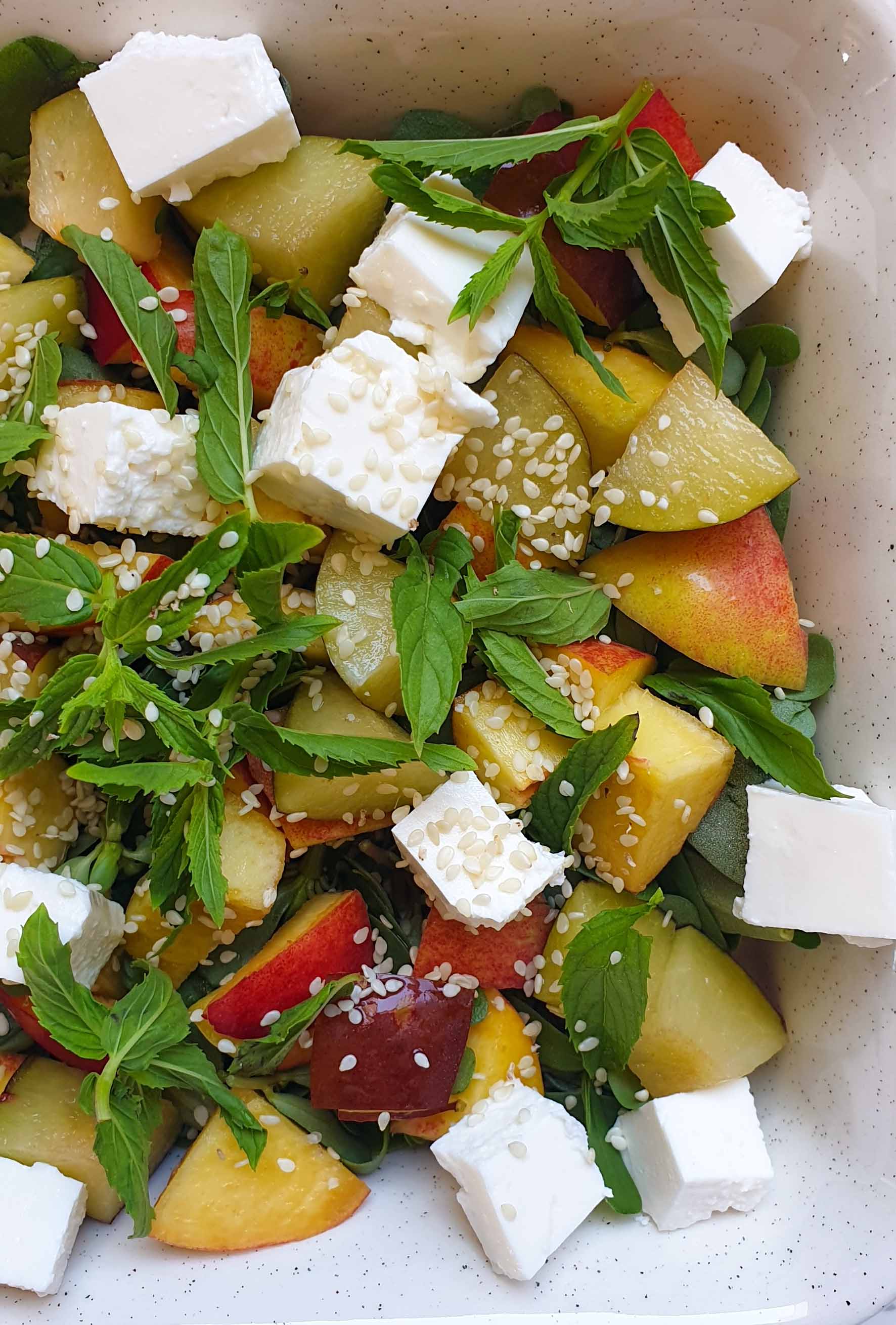 Meyveli Semizotu Salatası Tarifi Nasıl Hazırlanır?