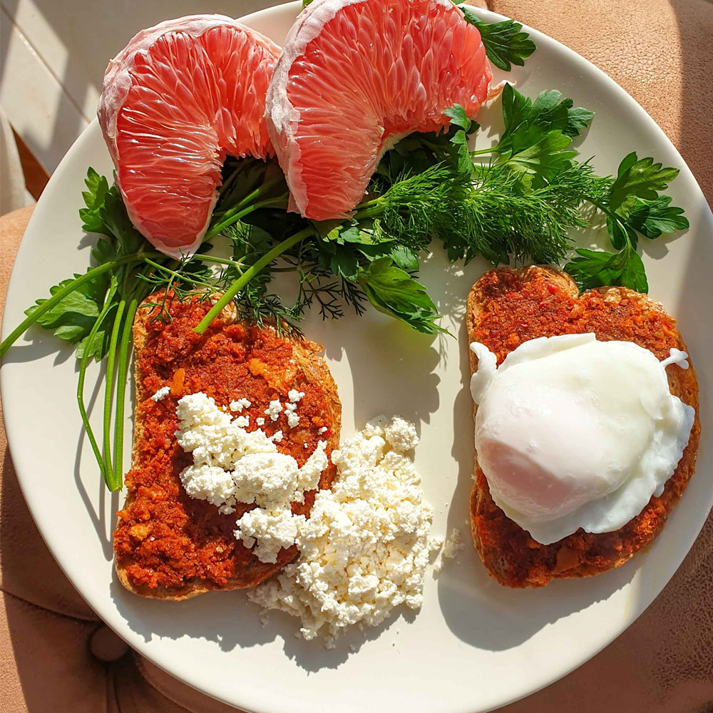 Poşe Yumurtalı Kahvaltı Tabağı Tarifi Nasıl Hazırlanır?