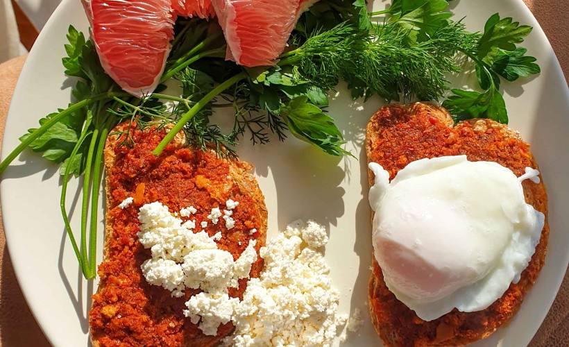 Poşe Yumurtalı Kahvaltı Tabağı Tarifi Nasıl Hazırlanır?